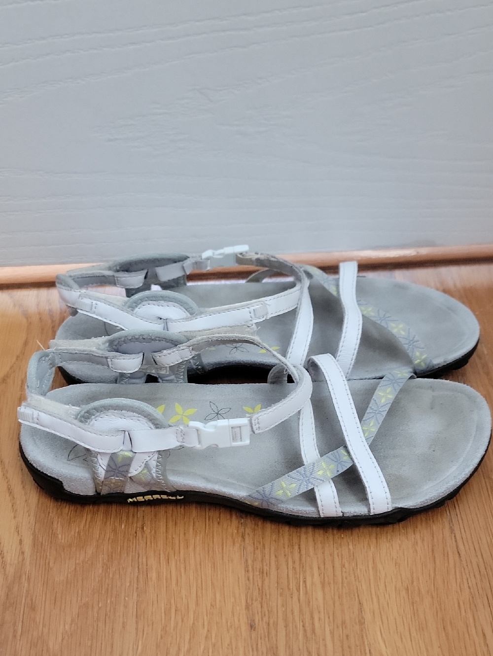 MERRELL Women’s Light Gray White Strappy Sandals Casual Summer Comfort Shoes 9 - Picture 2 of 8